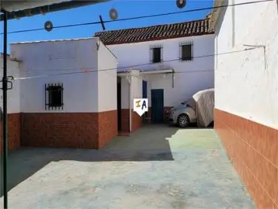 Casa de 4 dormitorios en Humilladero cerca de tiendas y campos deportivos