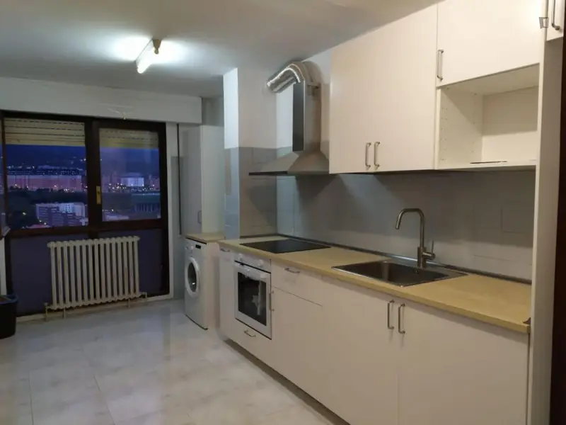 Habitacion Individual en Piso de 4 Habitaciones Begoña