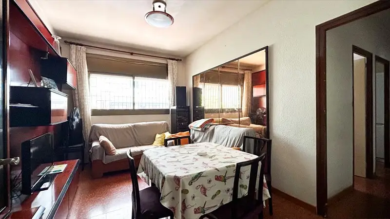 Piso 4 habitaciones 2 baños Sagrada Familia reforma a estrenar