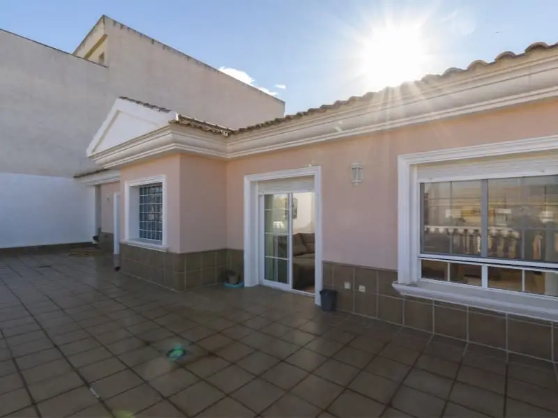 Piso con Local Comercial en La Uni	ón 470m2