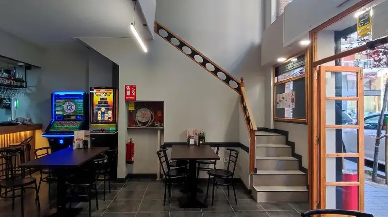 Venta Local Comercial con Terraza en Sants Badal Barcelona