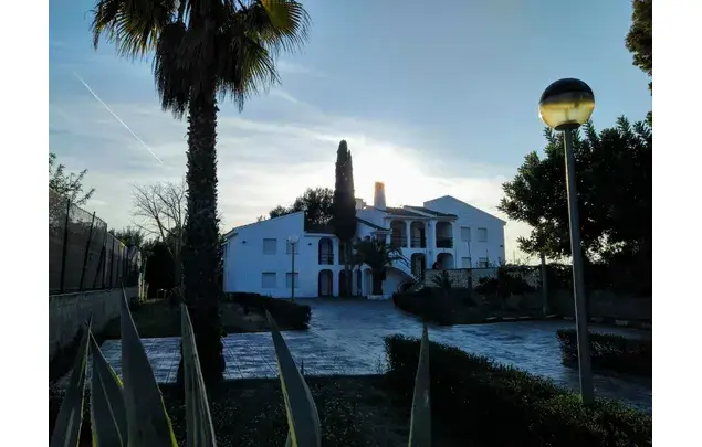 Chalet en Bétera con 4 apartamentos de 3 habitaciones y 2 baños