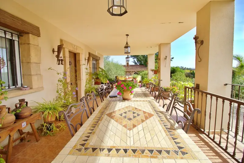 Casa-Villa de 5 Dormitorios en venta Elche, España