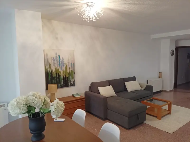 Apartamento en Torrevieja con Vistas al Mar y Ascensor