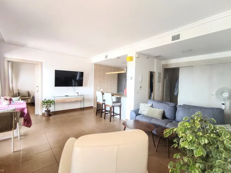 Apartamento en Gandia con Vistas al Mar y Piscinas Comunitarias