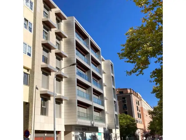 Vivienda en Centro de Badajoz: 3 Dormitorios, Patio y Garaje