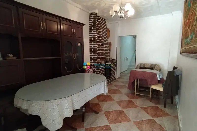 Casa en Venta en Zurgena Almeria con Chimenea y Terraza