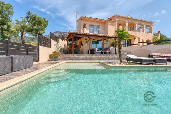 Villa con Vistas al Mar en Rosas