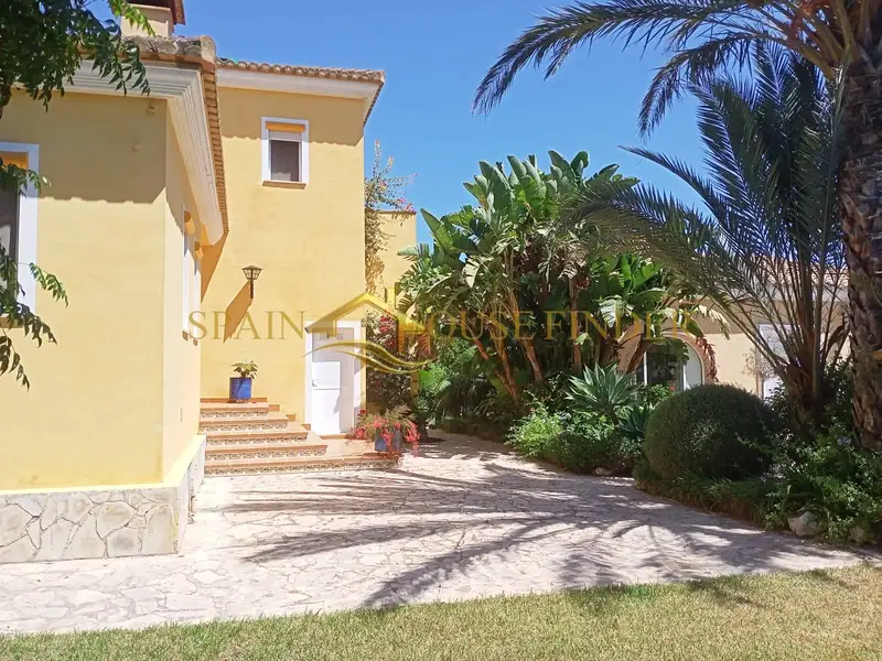 Chalet en venta Denia Ondara con piscina y jardin