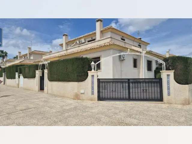 Casa Adosada Reformada 3 Dormitorios Villamartin
