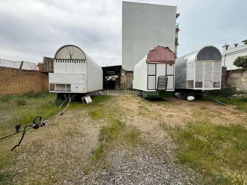 Parcela Urbana en Camas con Vivienda y Cuadra para Caballos