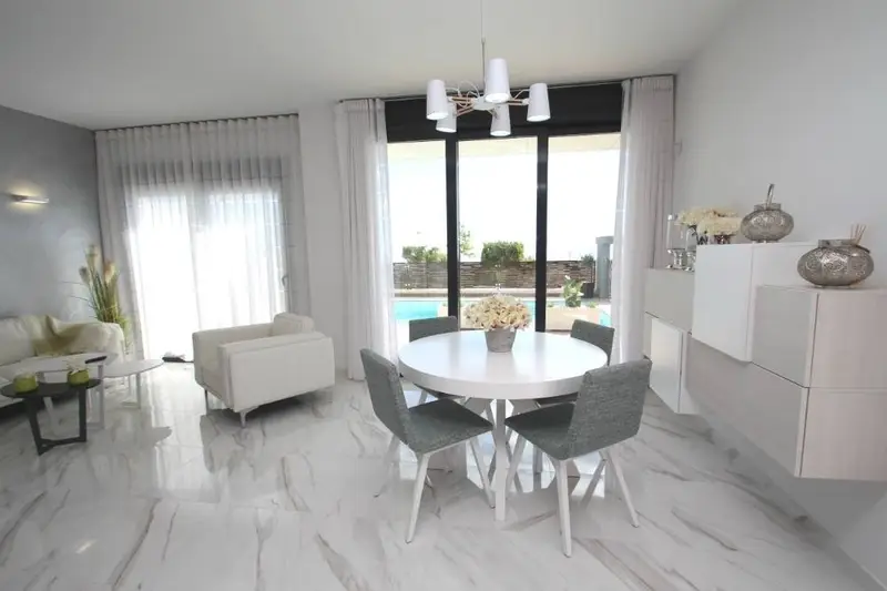 Residencial de Lujo en San Miguel de Salinas: Apartamentos cerca de la Playa