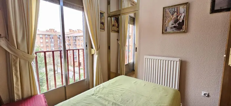 Habitación doble, con balcón, en un piso de 4 habitaciones