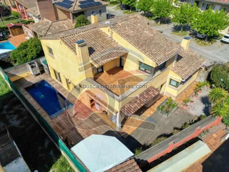 Casa en Venta La Bisbal Emporda Garaje Piscina Jardin