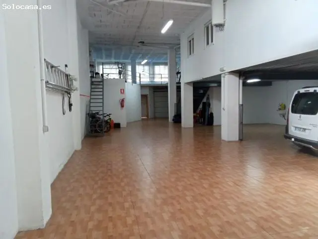 Local Comercial con 2 Apartamentos y Gimnasio