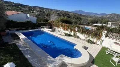 Chalet en Venta en Alhaurín el Grande: Casa con Encanto y Piscina