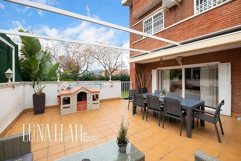 Adosado con Piscina y Jardin en Viladecans