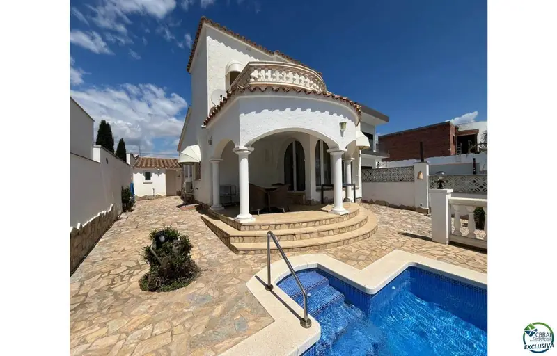 Chalet en Empuriabrava con Amarre y Piscina