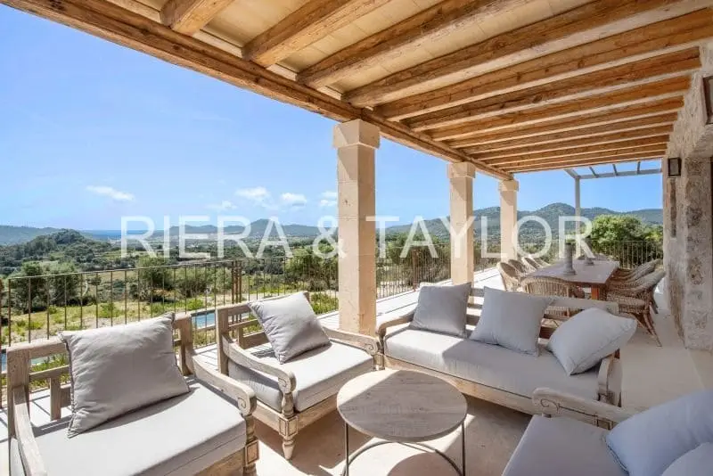 Finca Rústica Moderna con Vistas al Mar en Son Servera Mallorca