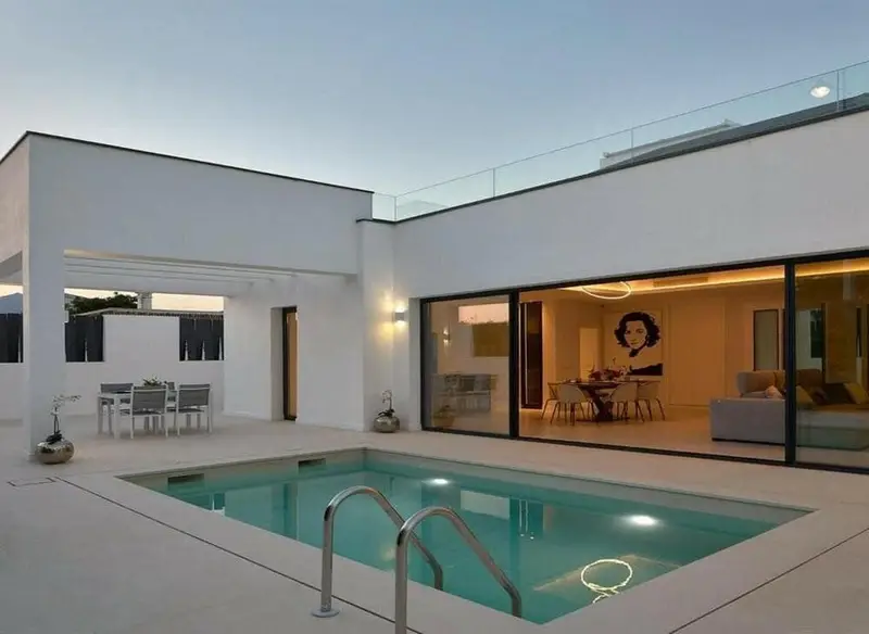 Villa Moderna en San Pedro Playa - Lujo y Comodidad