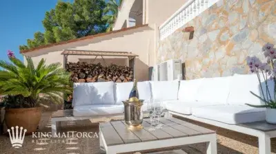 Chalet Adosado en Mallorca con Piscina y Vistas al Mar