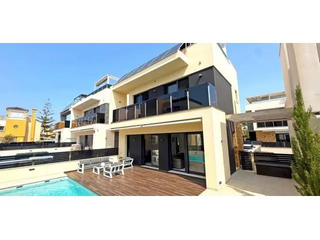 Villa en Orihuela Costa con Piscina Privada y Solarium
