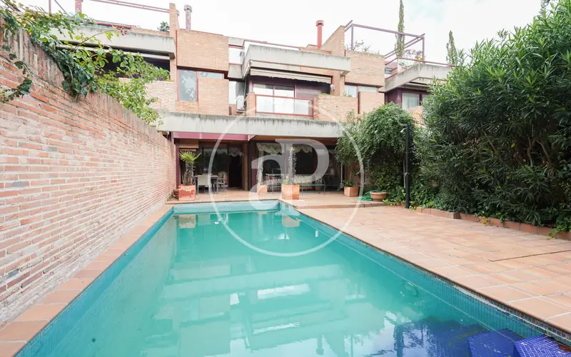 Chalet Pareado de Lujo en Urbanizacion Privada