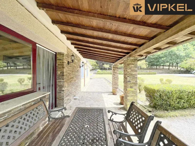 Casa en Aranga con Piscina y Pista de Tenis
