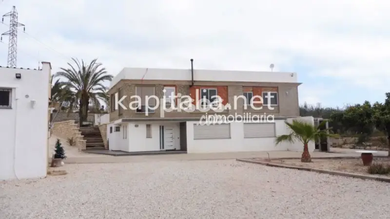 Casa en Venta Agullent Chalet con Piscina y Garaje Doble