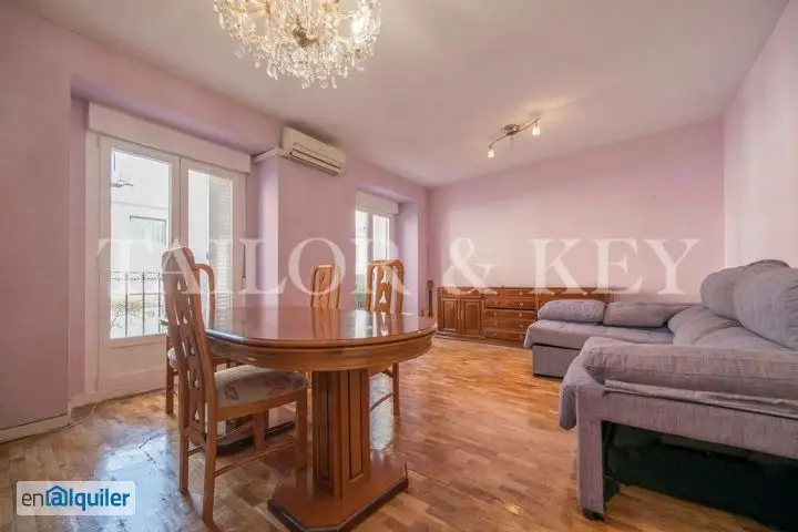 Piso en Embajadores Madrid: 3 dormitorios, 2 baños, garaje, amueblado