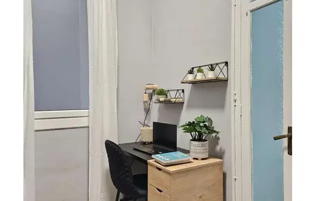 Habitacion Amueblada en Piso con Ascensor en Barcelona