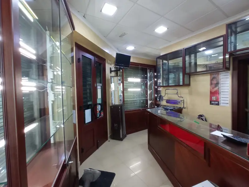 Venta Local Comercial con Apartamento en Chipiona