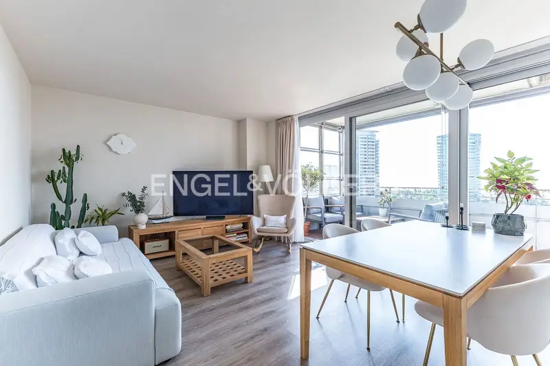 Apartamento en Diagonal Mar con Vistas al Mar y Terraza