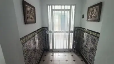 Casa Unifamiliar Amplia en Montilla con Sótano y Azotea