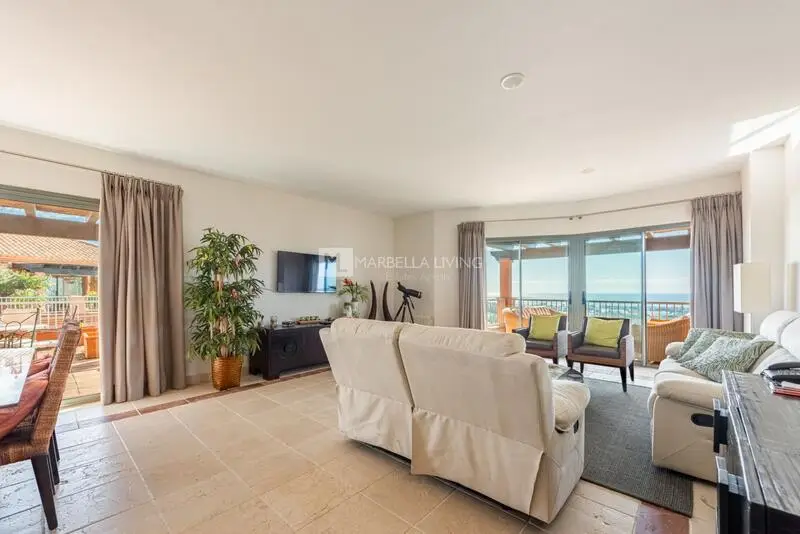 Apartamento 3 Dormitorios en Venta Benahavis Malaga