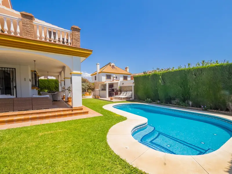 Casa Villa 5 Dormitorios Piscina Climatizada Malaga