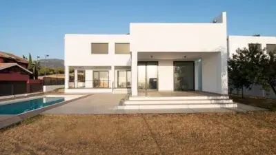 Chalet en Altos de la Zubia 5 Dormitorios Piscina y Gimnasio