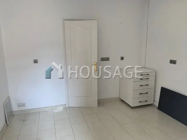 Local diafano en Av Diagonal con posibilidad de cambio de uso a vivienda