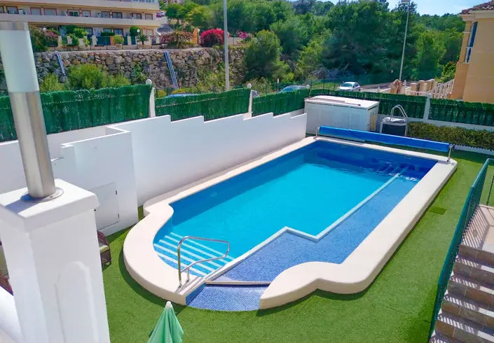 Casa de 5 Dormitorios con Negocio Turistico Establecido en Orihuela Costa