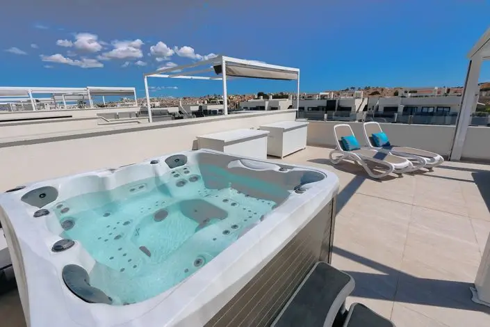 Atico 3 Dormitorios Los Altos Ascensor Privado Garaje Doble Jacuzzi