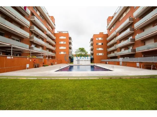 Piso con Terraza Envolvente en Reus Piscina Comunitaria