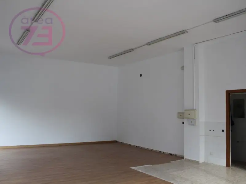 Venta Local Comercial Valdepasillas 68m2 Ref 8944