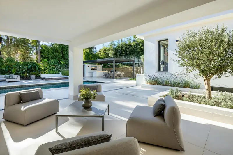 Villa de Lujo en Nueva Andalucía 648m2 3 Plantas Piscina