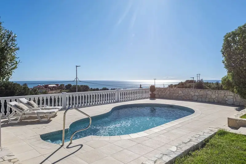 Villa de Lujo en Benalmádena Costa con Vistas al Mar