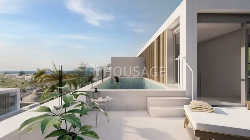 Villa Adosada en Estepona con Vistas al Mar Golf y Montana