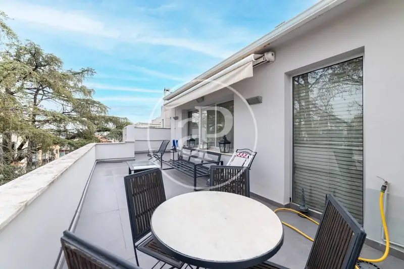 Ático Dúplex de Lujo en Madrid con Terraza y Vistas