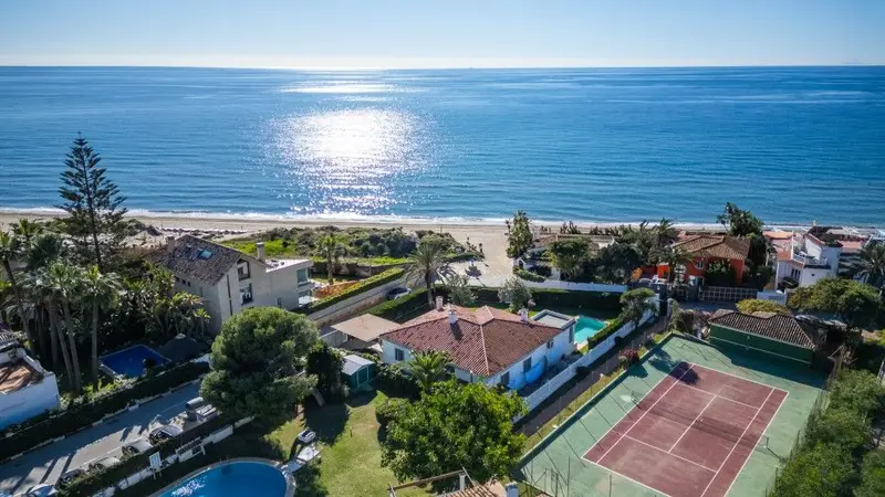 Casa en la Playa Marbella Este 3 Dormitorios Piscina Jardin Vistas al Mar