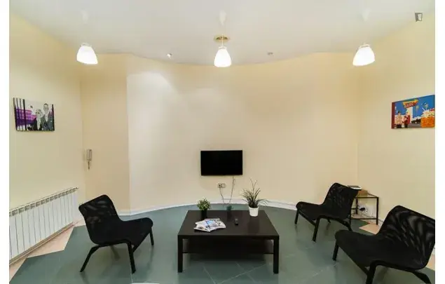 Rent 10 bedroom apartment in Madrid