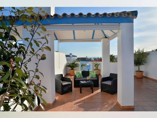 Atico en venta Estepona 2 dormitorios vistas al mar