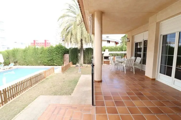 Villa 4 Dormitorios Mil Palmeras Costa Blanca